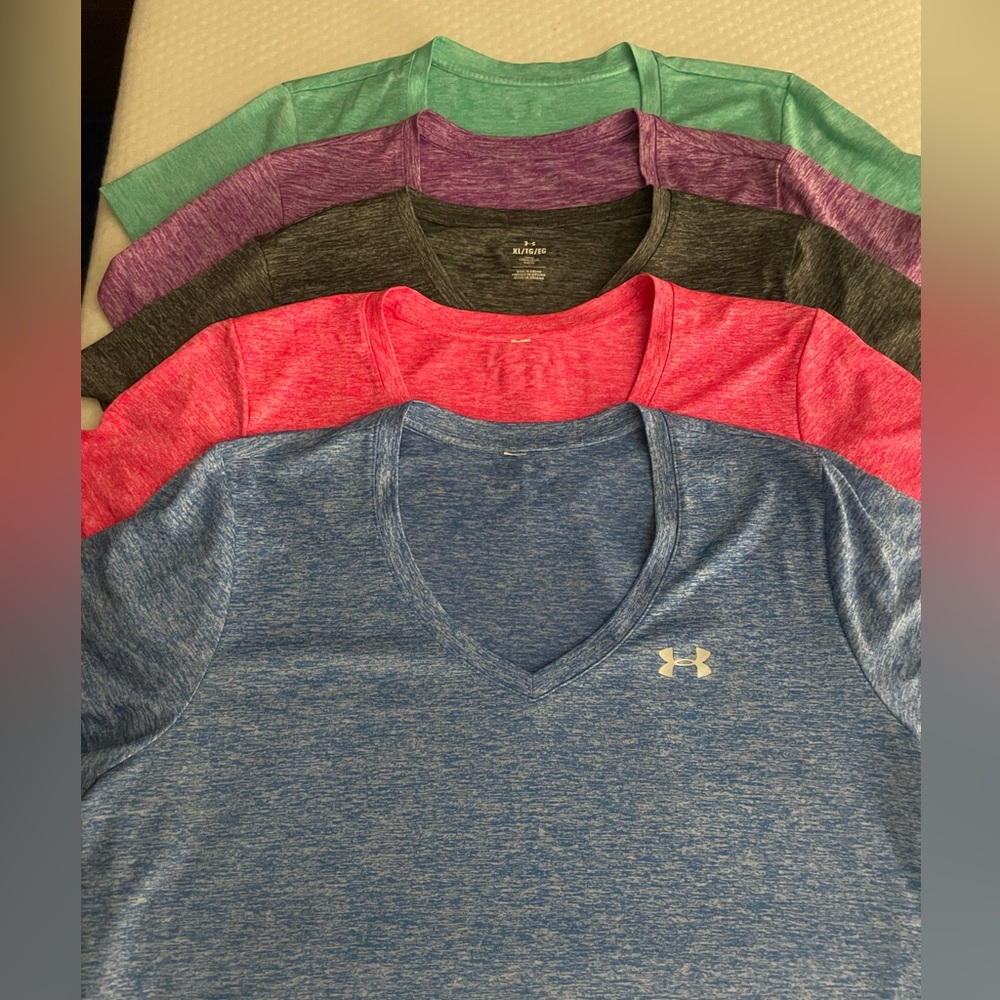 Under Armour Heathered Bright V-Neck Performance Tee Bundle